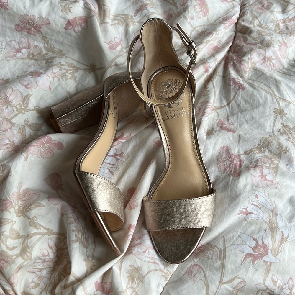 ✨VINCE CAMUTO HEELS✨